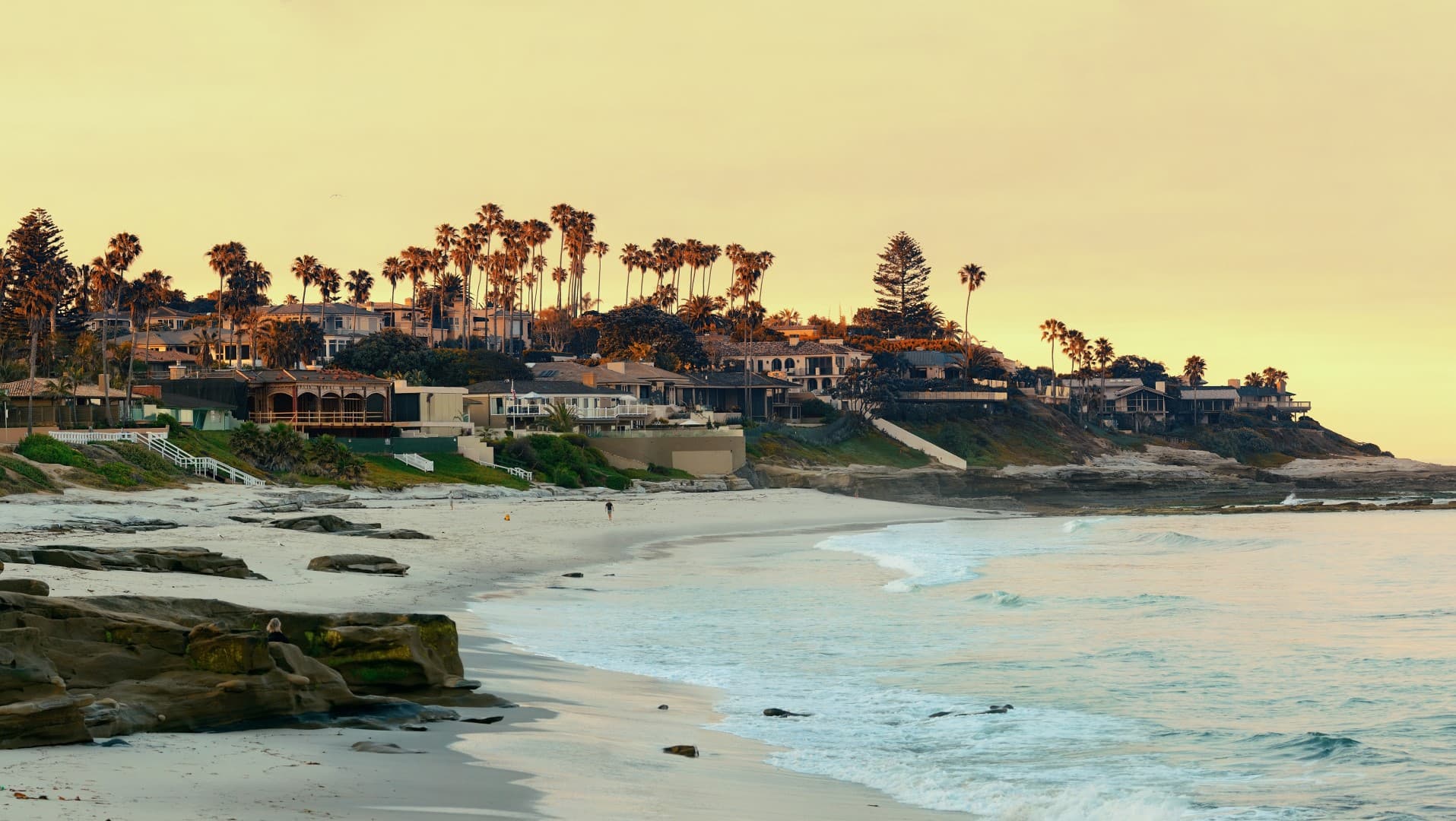 bigs-La-Jolla-CA-Windansea-Beach-E1-Large.jpg